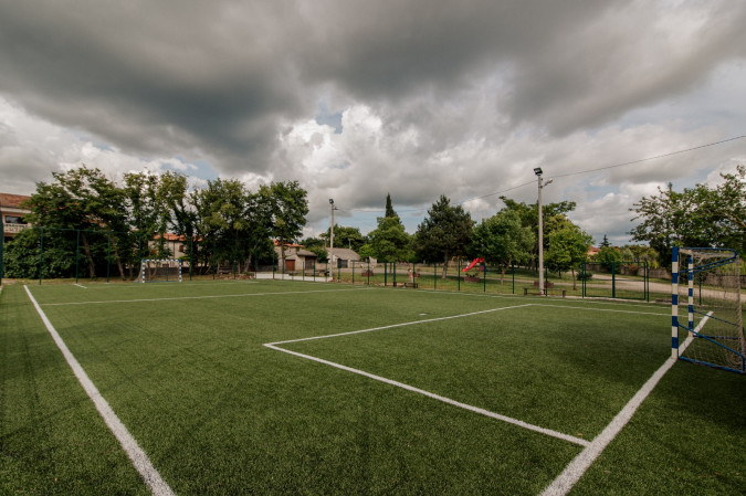 Igralište Maružini s novom umjetnom travom
